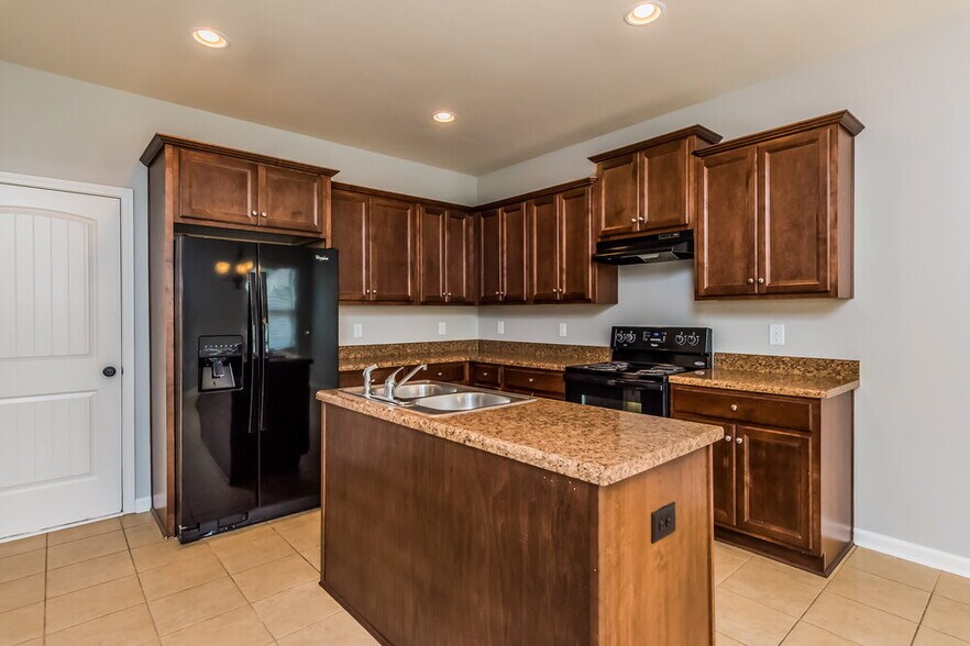 Building Photo - 522 Broughton Dr