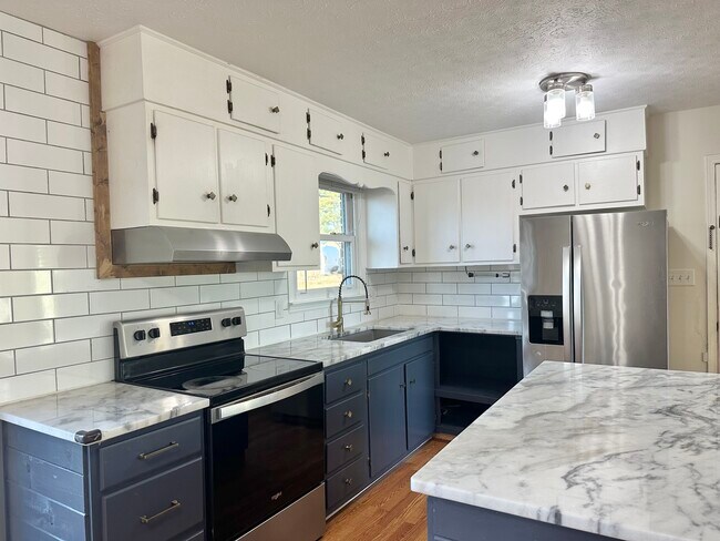 Building Photo - 3935 Elkton Trail