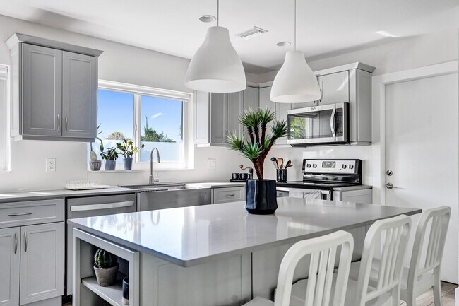 Building Photo - 1299 SW 9th St