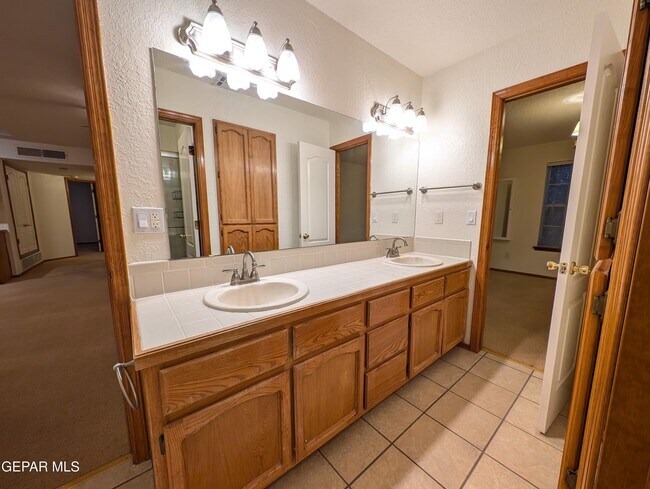 Building Photo - 11820 Pueblo Seguro Way