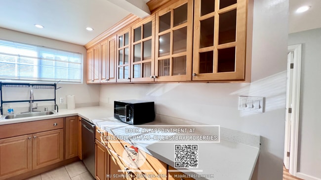 Building Photo - 3 bedroom home in El Sabrante with EV charger, 2 parking spots, 1 car garage, ac/heat!