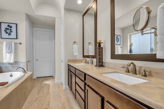 Building Photo - 1721 Upland Lakes