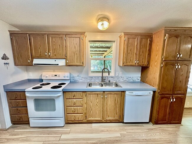 Building Photo - Suncrest Rental