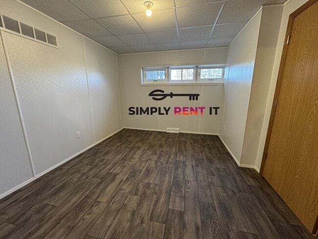 Building Photo - Renovated 1 Bedroom, 1 Bathroom Main Floor, Roland, IA