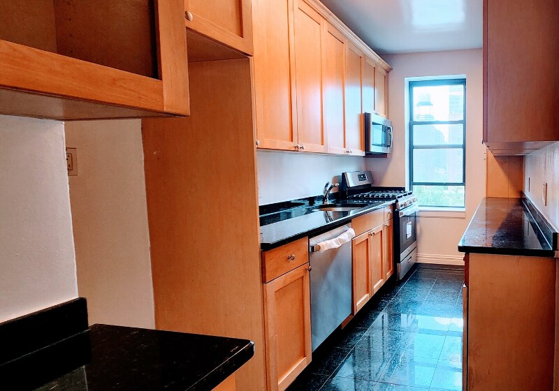 Building Photo - 115 E 92nd St
