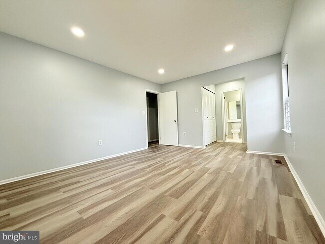 Building Photo - 31 Drewes Ct