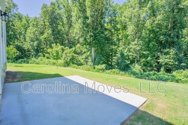 Building Photo - 250 Spirit Dr