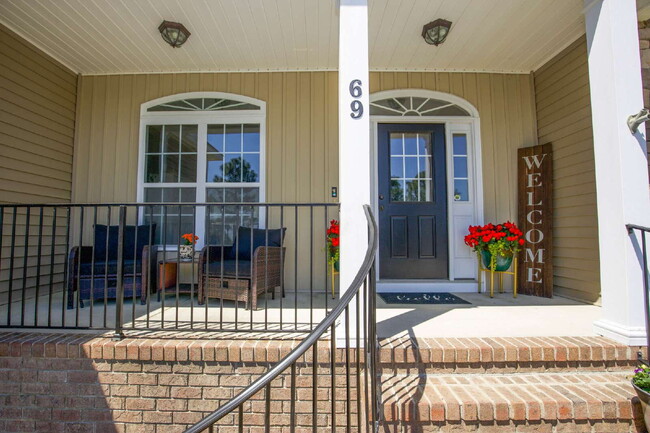 Building Photo - "Beautifully Designed, spacious 2400 Sq. F...