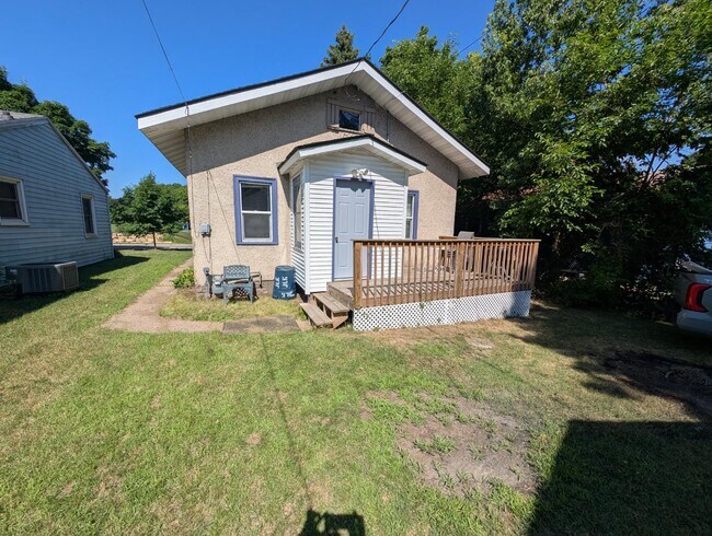 Building Photo - 772 Hillview Ave