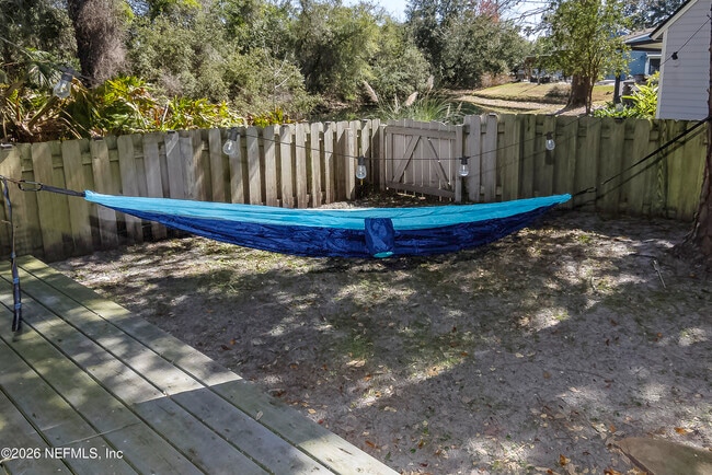 Building Photo - 506 Cali Dr