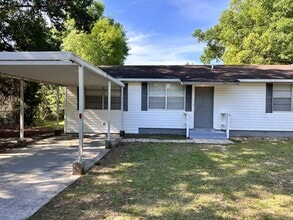 Building Photo - In the heart of Keystone Heights