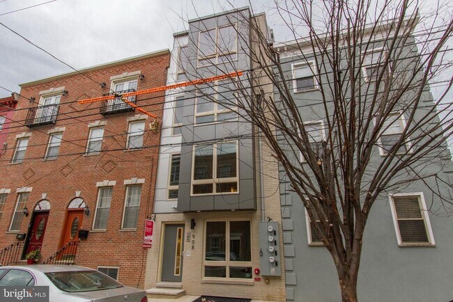 Building Photo - 908 S 21st St
