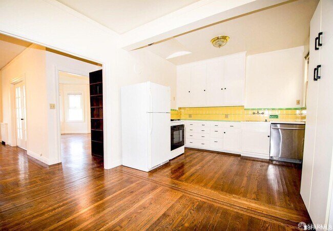 Building Photo - 65 Collingwood St