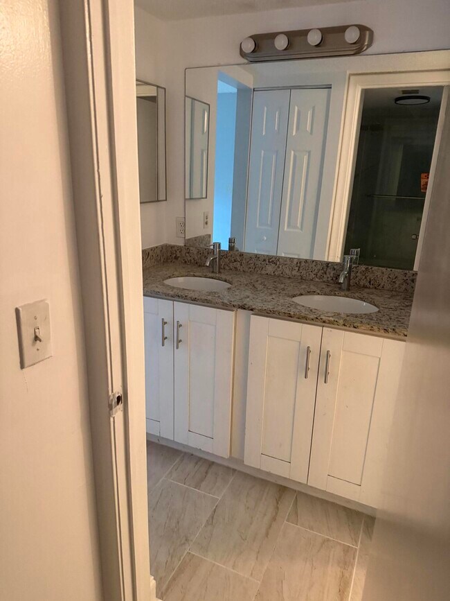 Building Photo - 4111 Stirling Rd