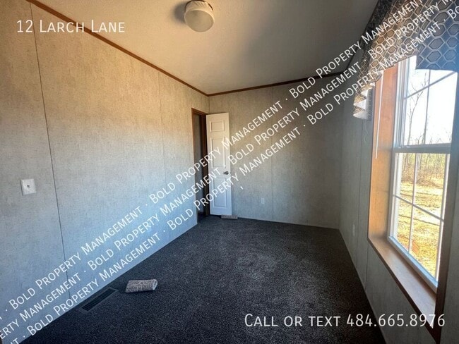 Building Photo - 12 Larch Ln