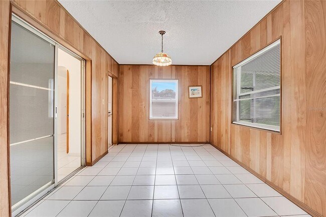 Building Photo - 1040 San Luis Dr