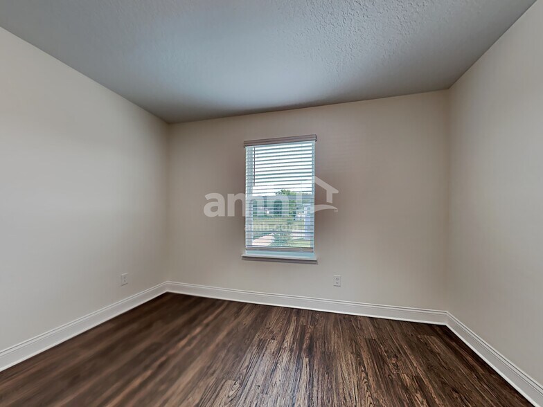 Building Photo - 1305 Mount Logan Dr