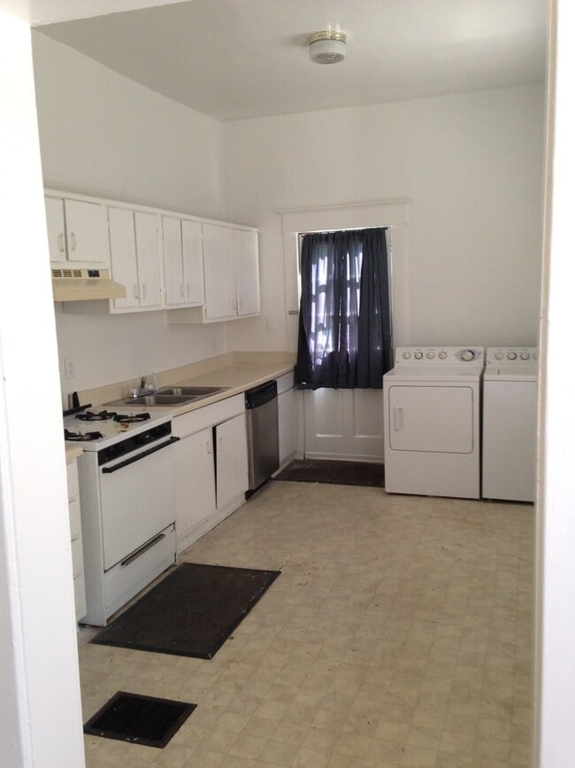Building Photo - 2BD/2BTH Home with FLEX SPACE Available with Off Street Parking