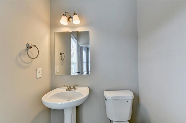 Building Photo - 4005 Edgecomb Dr
