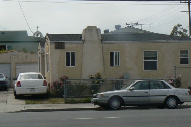 Building Photo - 1859 Orange Ave