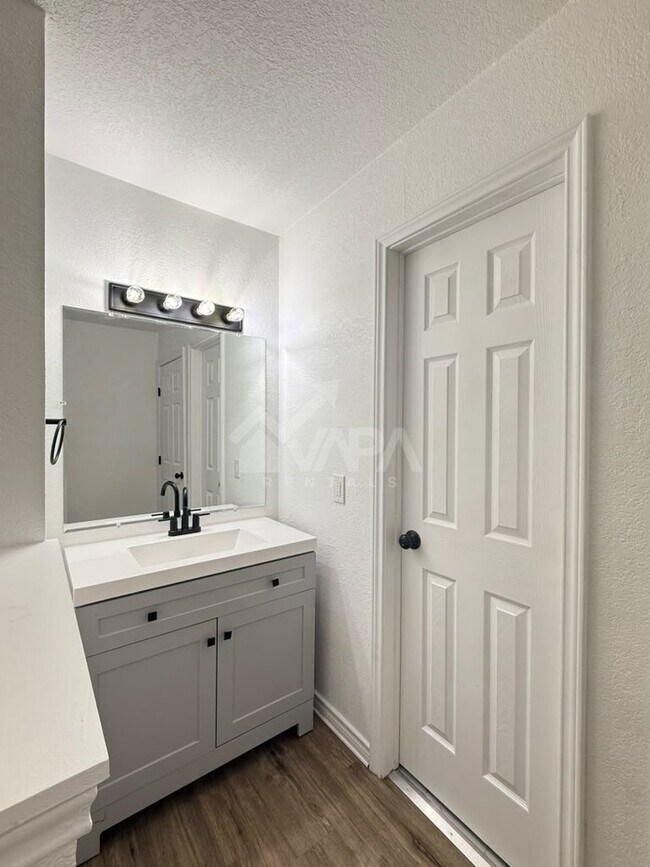 Building Photo - 4322 Las Cruces St