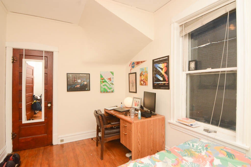 Building Photo - 3821 N Damen Ave