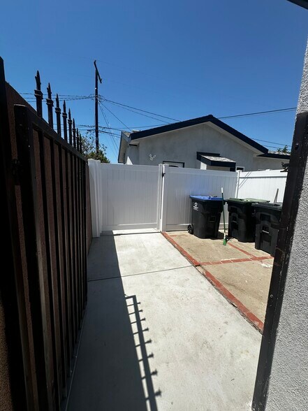 Building Photo - 2134 Park Dr