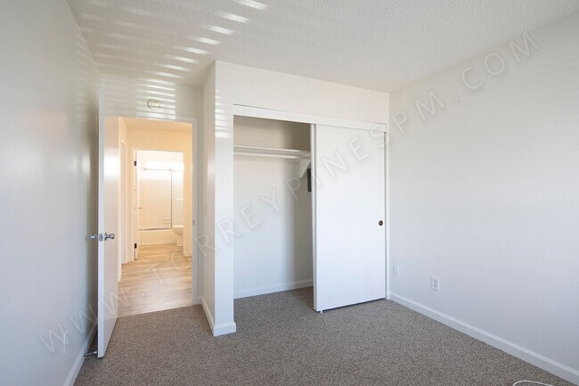 Building Photo - *OPEN HOUSE: 8/30 1-2PM* BEAUTIFUL Remodel...