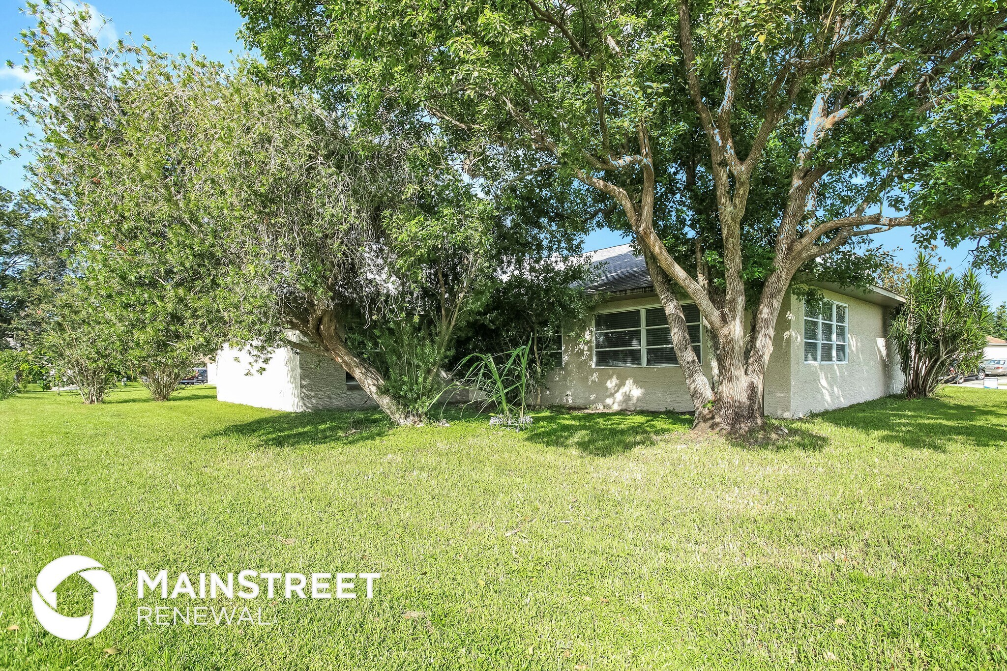 Building Photo - 725 Maderia Ct