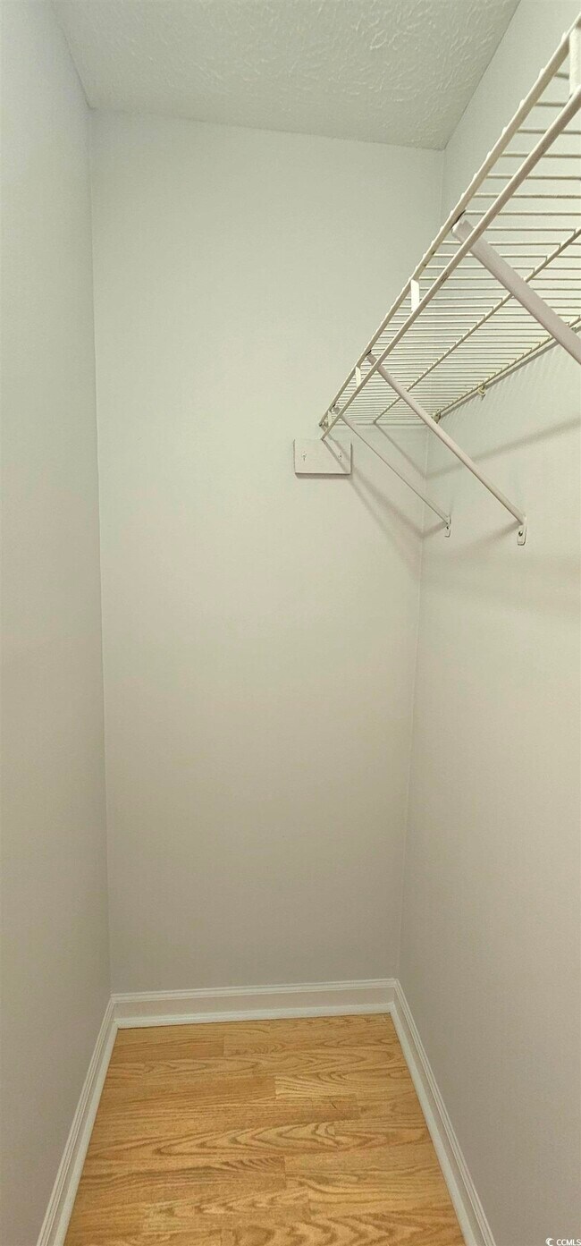 Building Photo - 615 13th Ave N