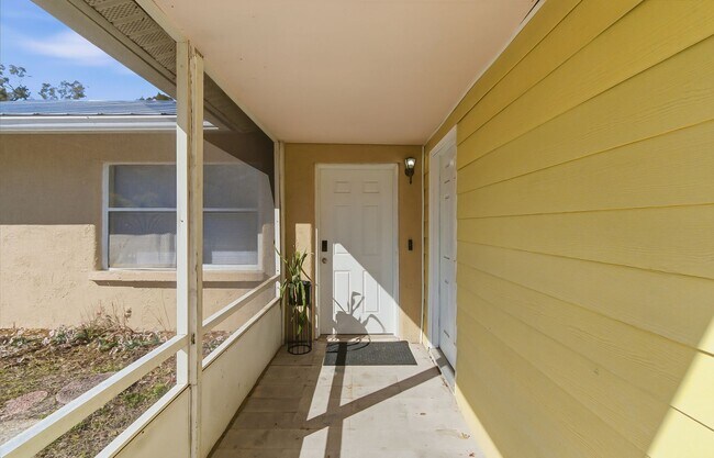 Building Photo - Charming Sarasota Retreat –4-Bedroom/3-Bathroom Modern Pool Home Near Everything!