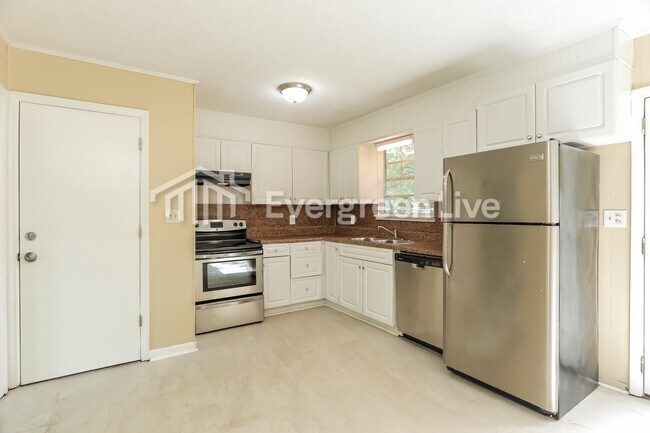 Building Photo - 3342 Cherry Ave