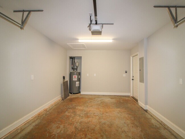 Building Photo - MOVE IN Ready! Lucas Ferry Townhomes Commu...