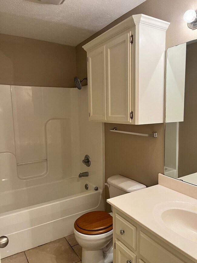 Building Photo - Galloping Way Triplex