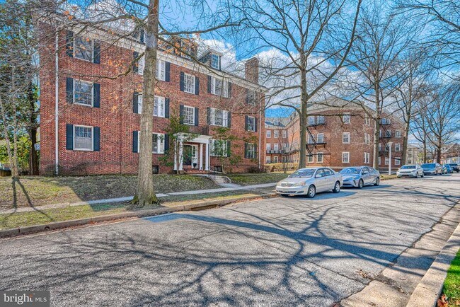 Building Photo - 607 Somerset Rd