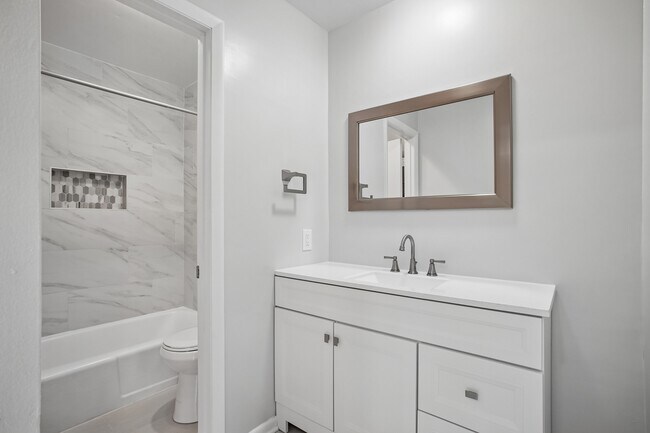Building Photo - 5128 Cliffhaven Dr
