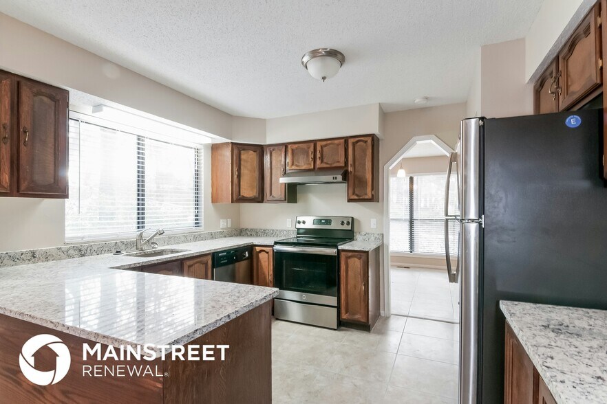 Building Photo - 31830 Somerset Ct