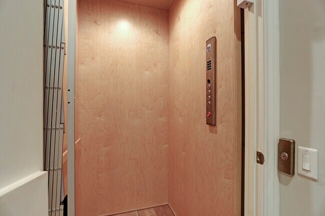 Building Photo - 1152 Mosaico Ln