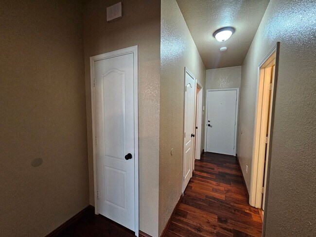 Building Photo - Spacious & Inviting 6-Bedroom Cedar Hill Home – Perfect for Your Next Move