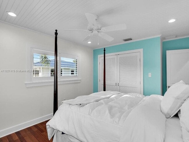 Building Photo - 232 W Seaview Dr