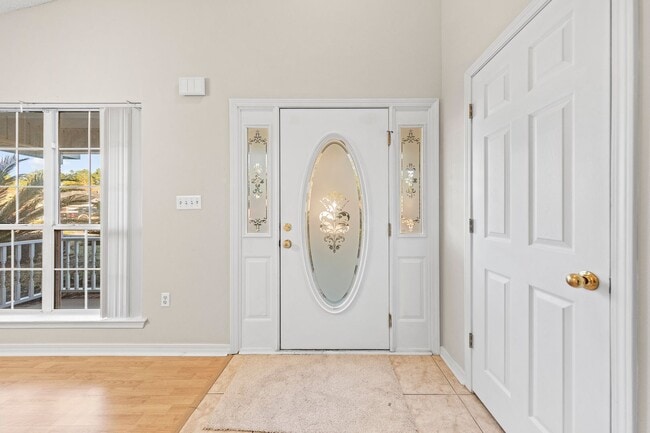 Building Photo - Charming home in IDEAL location!!!