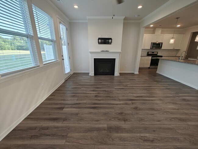 Building Photo - 756 Creekway Dr