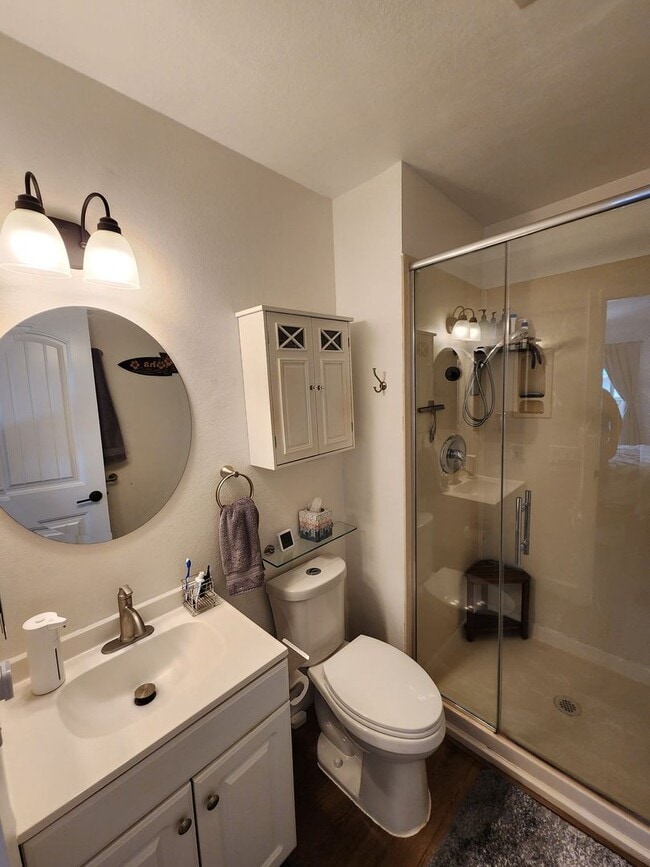 Building Photo - Completely Remodeled 3rd Floor Top Unit with Bay Views
