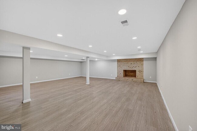 Building Photo - 21733 Oatlands Rd