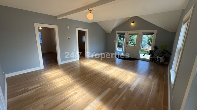 Building Photo - Charming Single-Level Home in Sought-After Roseway