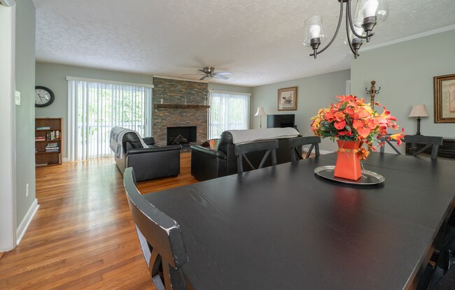 Building Photo - Long-Term/Mid-Term/Short-Term rental, Foxc...