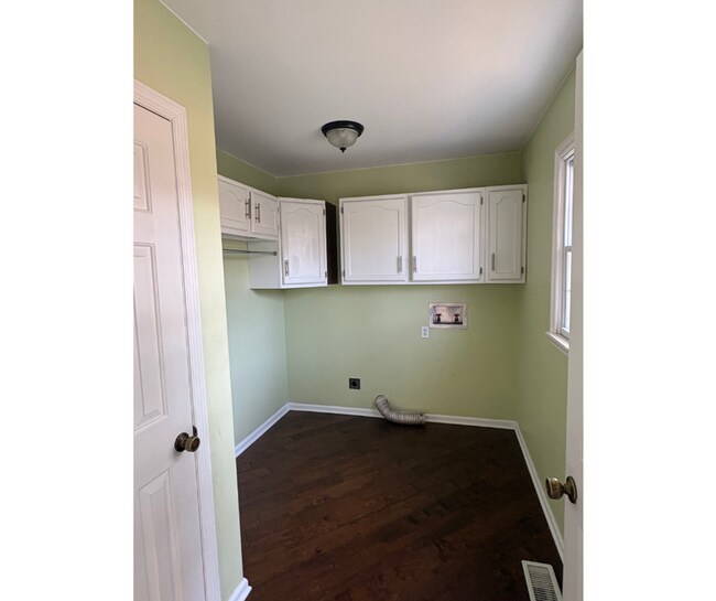 Building Photo - 9512 Imperial Dr