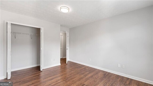 Building Photo - 317 Shasta Ln