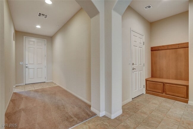 Building Photo - 484 Punto Vallata Dr