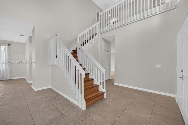 Building Photo - 498 Cambridge Ln